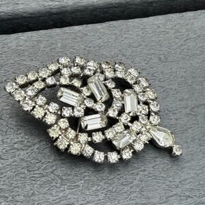 Vintage rhinestone leaf shaped brooch